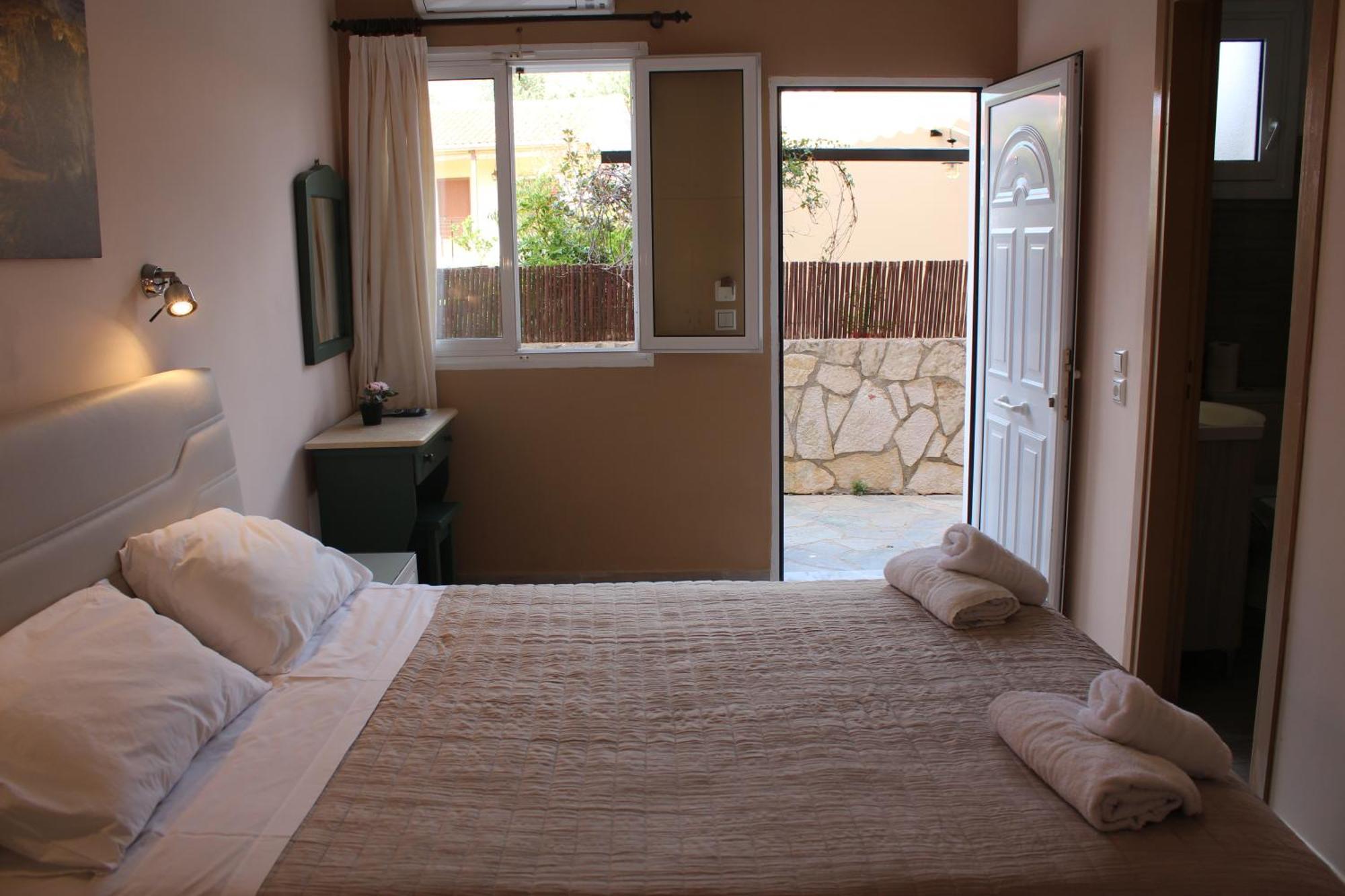 Theodora & Apartment Skala (Kefalonia)